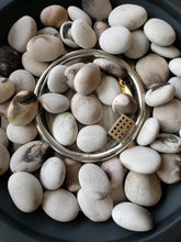 Load image into Gallery viewer, White/Light Grey Stones 2-3"